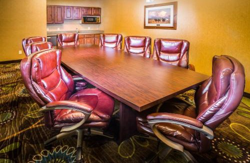 Gunnison Hotel | Holiday Inn Express Hotel & Suites Gunnison by IHG