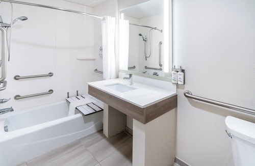 Thornton Hotel | Holiday Inn Express Hotel & Suites Denver North - Thornton by IHG