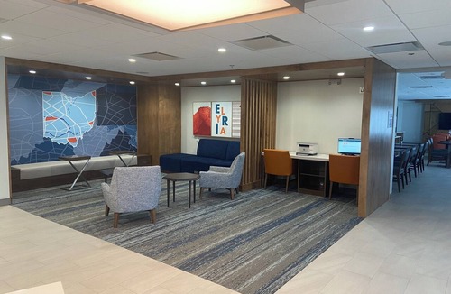 Elyria Hotel | Holiday Inn Express & Suites Elyria by IHG