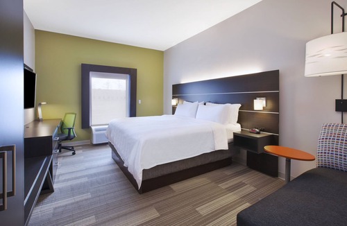 Tiffin Hotel | Holiday Inn Express Tiffin by IHG