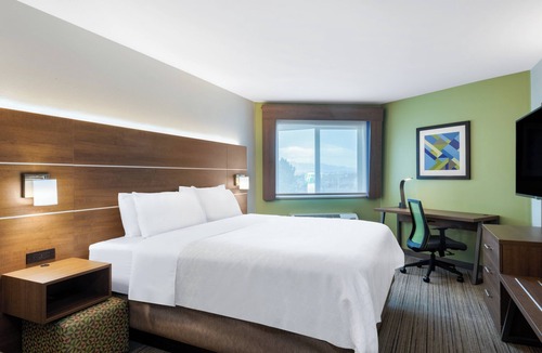 Southeast Colorado Springs Hotel | Holiday Inn Express Colorado Springs Airport by IHG