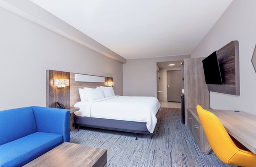 National Gardens Hotel | Holiday Inn Express & Suites Ormond Beach - North Daytona by IHG