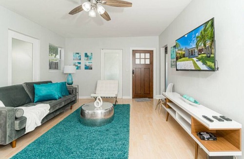 Downtown Hollywood House | Hollywood Lakes · Bike To Beaches Walk Everywhere Quiet Neighborhood