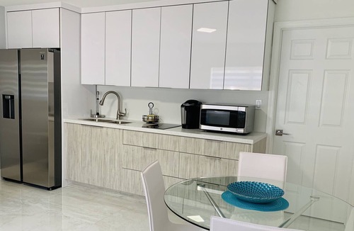 Highland Garden House | Hollywood Private Apartment Close to the Beach and Downtown