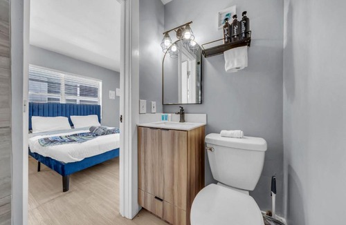 North Beach Apartment | Hollywood Studio Near Beach & Parking