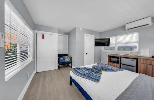 North Beach Apartment | Hollywood Studio Near Beach & Parking