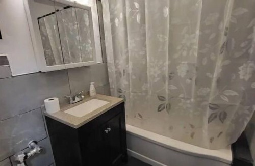 Shaker Heights Condo | home away from home!