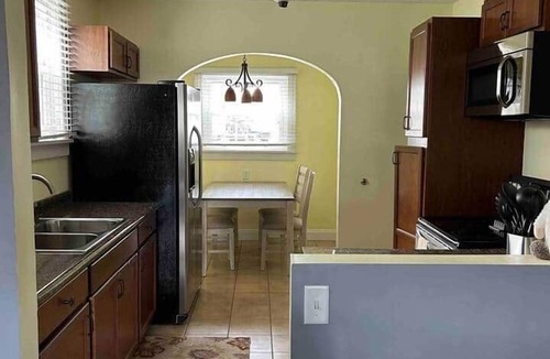 Vermilion House | Home for campus or wedding visits. Less 1 mie to City Ctr