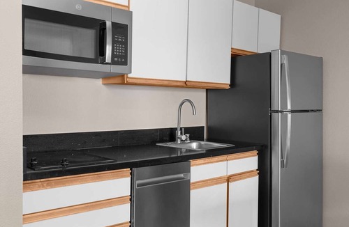 Milpitas Hotel | Home-like Suite w/Fully Equipped Kitchen w/free breakfast