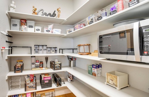 Tallyn's Reach House | Home Theater & Game Area! Spacious Home in Aurora