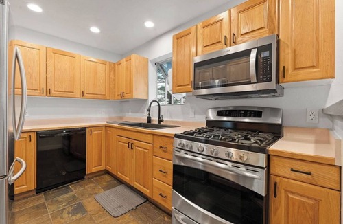Edwards House | Homestead Hideaway - 3 Bed Home, Minutes from Skiing, Amenities Galore!