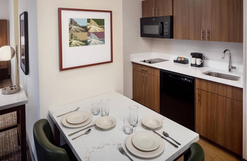 Gateway Hotel | Homewood Suites by Hilton Denver Int'l Airport
