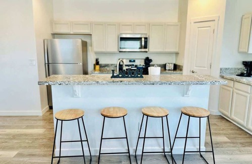 Fernley House | Homey-20 Min to USA Pkwy|8beds,3TVs,14 Guests