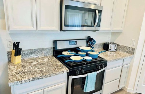 Fernley House | Homey-20 Min to USA Pkwy|8beds,3TVs,14 Guests