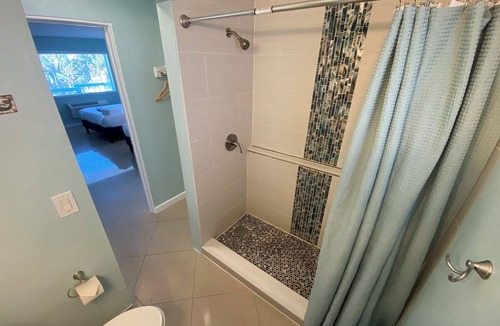 Deerfield Beach Hotel | Honu Cove (Age 16+)