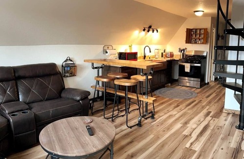 Woodland Park House | HOT TUB ~ 31 Acres ~Bring ATVs/Border Nat'l Forest