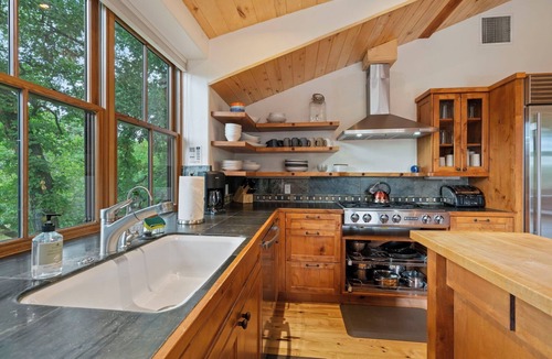 Durango House | Hot Tub, A/C, Close to Town, Summer Retreat!