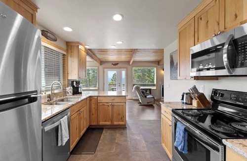 Coal Creek Cabin | Hot tub and seclusion at Stone Cliff Cabin!