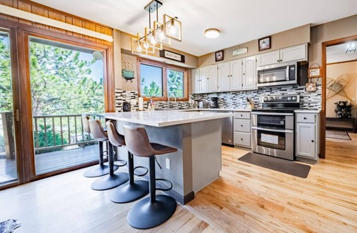 Carriage Hills House | Hot Tub, Big Views & Rare 12-Guest Home