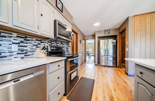 Carriage Hills House | Hot Tub, Big Views & Rare 12-Guest Home