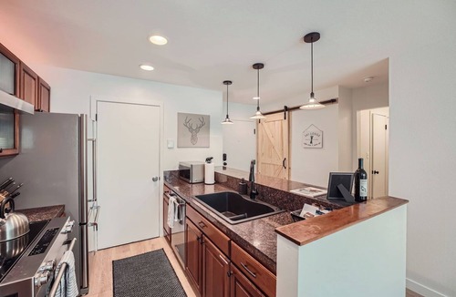 Vail Condo | Hot Tub - Cozy Fire - Mtn Views - Free Vail Ski Bus!