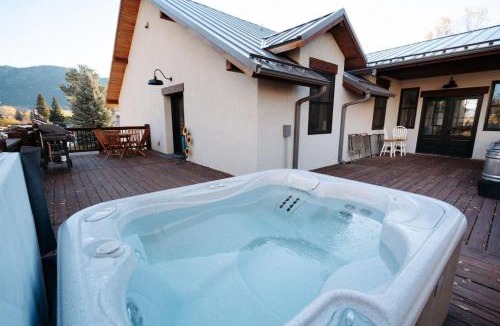 Buena Vista House | Hot tub, Deck and Views, Downtown Buena Vista