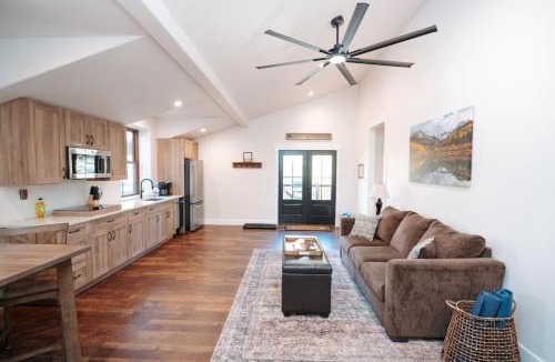 Buena Vista House | Hot tub, Deck and Views, Downtown Buena Vista
