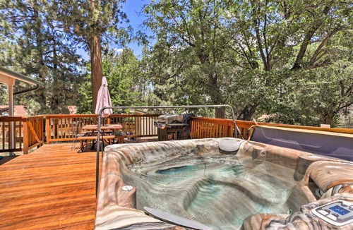 Big Bear House | Hot Tub & Deck: Big Bear Gem Near Resorts!