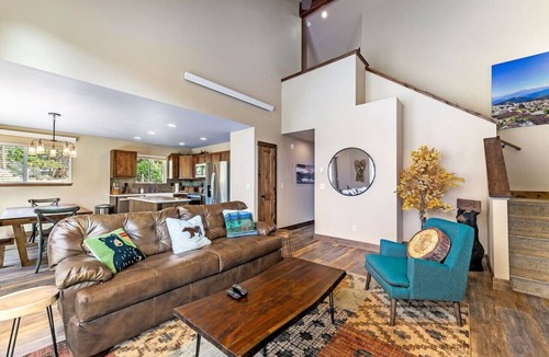 Estes Park Villa | Hot tub! Dogs OK! Views, near park!