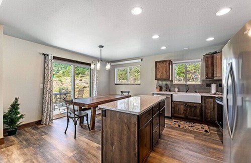 Estes Park Villa | Hot tub! Dogs OK! Views, near park!