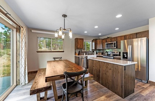 Estes Park Villa | Hot tub! Dogs OK! Views, near park!