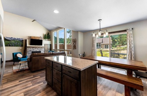 Estes Park Villa | Hot tub! Dogs OK! Views, near park!