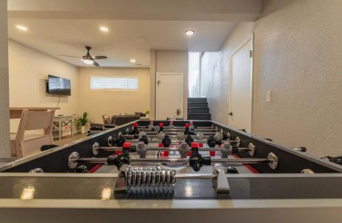 Golden House | Hot Tub Family Home with Mountain Views - Close to Red Rocks and Clear Creek