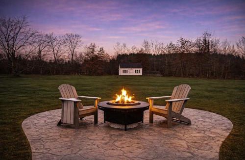 Novelty House | Hot Tub Fenced Yard Perfect Family Retreat Near Chagrin Falls