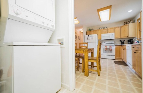 Estes Park House | Hot Tub, Fireplace & Deck Near National Park