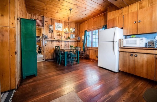 Estes Park Cabin | Hot Tub & Fireplace in 1925 Cabin, Minutes to RMNP