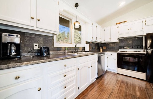 Carriage Hills House | Hot tub, great views, huge deck. Near town, RMNP