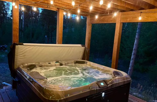 Grand Lake Cabin | Hot Tub. Grill. Walk to lake and fishing canal.