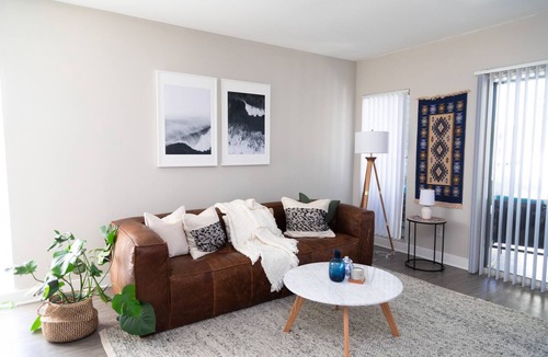 Thousand Oaks Condo | Hot Tub, Gym, King Bed, WD, 80 Walk Score, 850