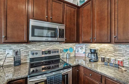 West Westminster House | Hot Tub Hideaway: Fish, Hike, Play & Relax!