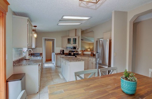 Florissant House | Hot Tub, Large Kitchen, Stunning Views & Hiking Trails Nearby