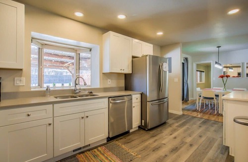 Skyway House | Hot Tub Mountain View Broadmoor Ranch Retreat Stay