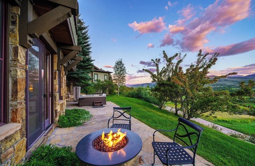 Edwards House | Hot Tub & Mtn-Views! Luxe Group Getaway in Edwards