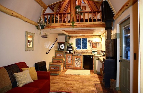 Questa Cottage | Hot Tub & Pet friendly. A true bed and breakfast. A unique one of a Kind Stay.