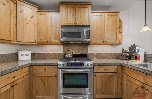 Purgatory House | Hot Tub & Pool, Pet-Freindly, Hiking/Fishing Close!