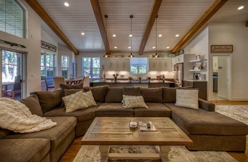 Pagosa Springs House | Hot Tub Retreat w/Playroom & Mountain Views