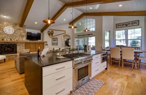 Pagosa Springs House | Hot Tub Retreat w/Playroom & Mountain Views