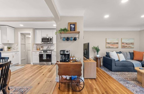 Parma Heights House | Hot Tub - Shuffleboard - Sleeps 8 - Near Cleveland