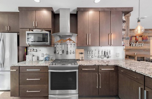 Berkeley House | Hot Tub Soaks & Foodie Strolls! Berkeley Area Base