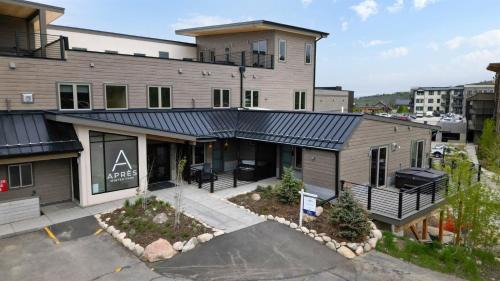 Winter Park Apartment | Hot Tub Steps to Dining and Ski Shuttle